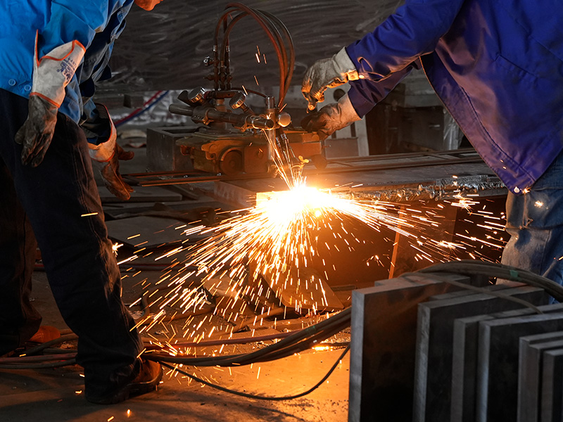 What are the primary heat-resistant components of heat-resistant steel precision castings?
